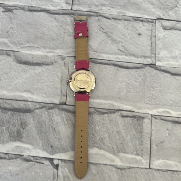 RARE FIND Polaroid fuchsia pink round face watch NEW BATTERY - Picture 6 of 9